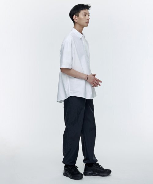 MUSINSA STANDARD（ムシンサスタンダード）の「ナイロンワイドストリングパンツ[ダークグレー]（スウェットパンツ・メンズ・その他・26/28/30/32/34/36/38/40/42）」の4枚目の写真