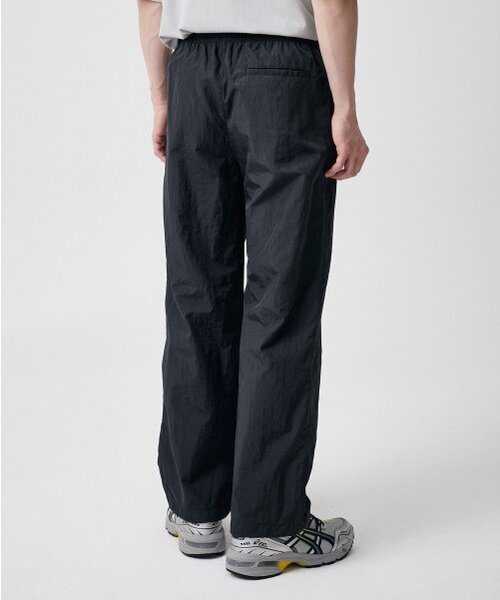 MUSINSA STANDARD（ムシンサスタンダード）の「ナイロンワイドストリングパンツ[ダークグレー]（スウェットパンツ・メンズ・その他・26/28/30/32/34/36/38/40/42）」の9枚目の写真