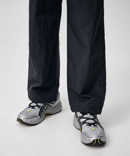 MUSINSA STANDARD（ムシンサスタンダード）の「ナイロンワイドストリングパンツ[ダークグレー]（スウェットパンツ・メンズ・その他・26/28/30/32/34/36/38/40/42）」の14枚目の写真
