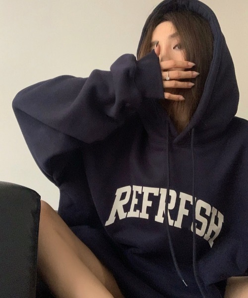 SHEPP(シープ)の「裏起毛オーバーサイズカレッジロゴパーカー(パーカー・レディース・アイボリー/ネイビー/レッド・F)」の4枚目の写真