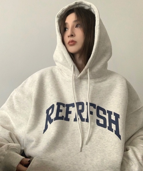 SHEPP(シープ)の「裏起毛オーバーサイズカレッジロゴパーカー(パーカー・レディース・アイボリー/ネイビー/レッド・F)」の14枚目の写真