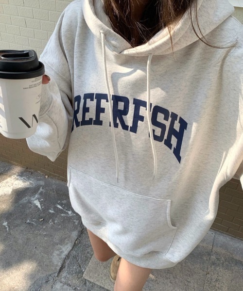 SHEPP(シープ)の「裏起毛オーバーサイズカレッジロゴパーカー(パーカー・レディース・アイボリー/ネイビー/レッド・F)」の15枚目の写真