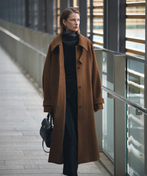 SIYAZU（シヤジュ）の「SIOT4128 カシミヤブレンド バルマカンコート_Brown（チェスターコート・レディース・ブラウン・SMALL/MEDIUM）」の2枚目の写真