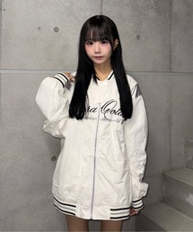 Lae（レイ）の「ホワイトレタリングアシンメトリージャケット（テーラードジャケット）」