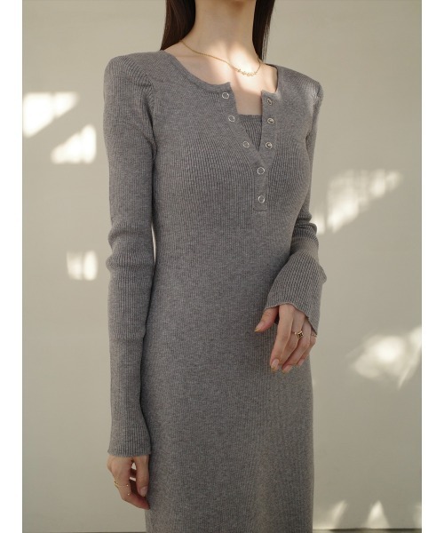 amel（エイメル）の「ボタンレイヤードデザインニットワンピース / グレー（ワンピース・レディース・グレー・FREE）」の7枚目の写真