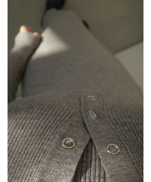 amel（エイメル）の「ボタンレイヤードデザインニットワンピース / グレー（ワンピース・レディース・グレー・FREE）」の15枚目の写真