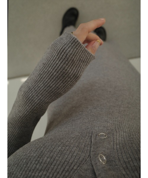 amel（エイメル）の「ボタンレイヤードデザインニットワンピース / グレー（ワンピース・レディース・グレー・FREE）」の17枚目の写真