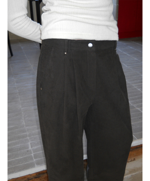 ETMON(エトモン)の「Double Belt Pintuck Pants, Charcoal(その他パンツ・レディース・その他・SMALL/MEDIUM)」の6枚目の写真