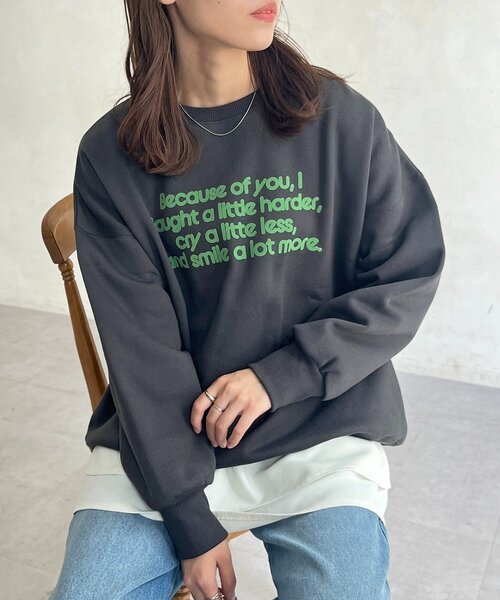 CPCM(シーピーシーエム)の「フロッキーロゴ裏起毛プルオーバー(Tシャツ/カットソー・レディース・アイボリー/ブラック/ブラウン・FREE)」の1枚目の写真