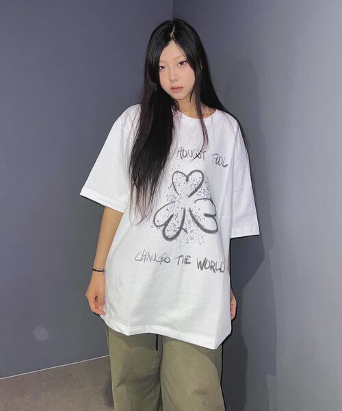 ALYSS（アリス）の「[ワンショットハンソルXケンシXアリス] サードアイクローバーハーフTシャツ [ホワイト]（Tシャツ/カットソー・レディース・その他・MEDIUM/LARGE/X-LARGE）」の3枚目の写真