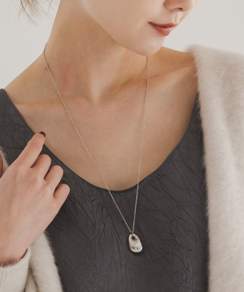 Noble(ノーブル)の「PETIT MOMENTS/プティモーメント Oval Charm Necklace(ネックレス・レディース・シルバー/ゴールド・FREE)」の2枚目の写真