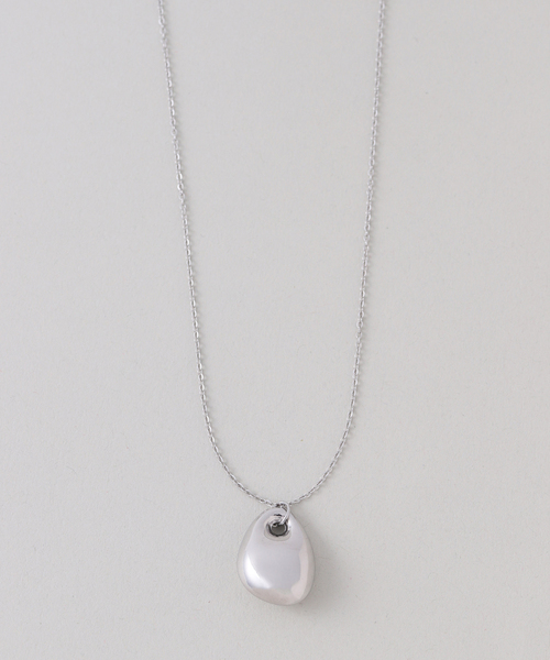 Noble(ノーブル)の「PETIT MOMENTS/プティモーメント Oval Charm Necklace(ネックレス・レディース・シルバー/ゴールド・FREE)」の13枚目の写真