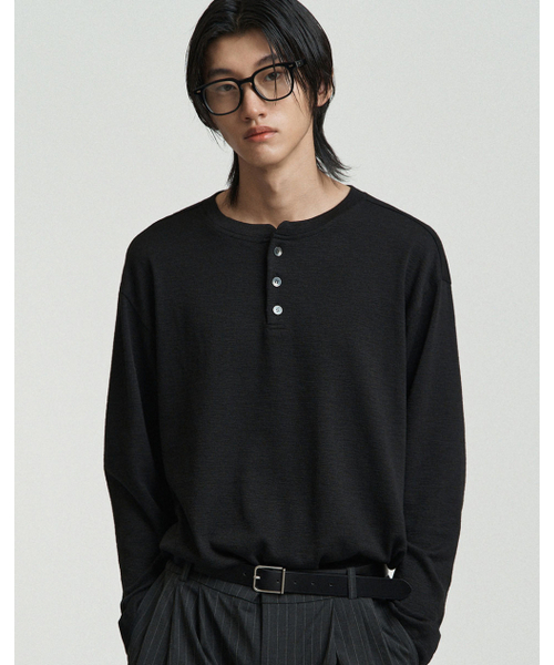 WORK ON BODY OFF（ワークオンボディオフ）の「スリーボタンセミオーバーフィットヘンリーネックロングスリーブ[ブラック]（Tシャツ/カットソー・メンズ・ブラック・MEDIUM/LARGE/X-LARGE）」の6枚目の写真