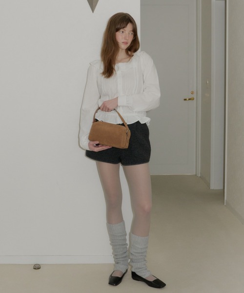 GIUNON（ジウノン）の「pintuck frill collar blouse  / ピンタックフリルカラーブラウス（シャツ/ブラウス・レディース・ブラック/ホワイト・FREE）」の6枚目の写真