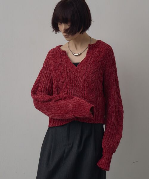 kivi(キヴィ)の「キーネックケーブルNT(ニット/セーター・レディース・ナチュラル/チャコールグレー/レッド・FREE)」の3枚目の写真