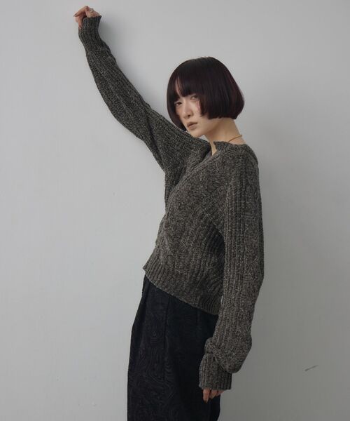 kivi(キヴィ)の「キーネックケーブルNT(ニット/セーター・レディース・ナチュラル/チャコールグレー/レッド・FREE)」の9枚目の写真