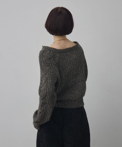 kivi(キヴィ)の「キーネックケーブルNT(ニット/セーター・レディース・ナチュラル/チャコールグレー/レッド・FREE)」の10枚目の写真