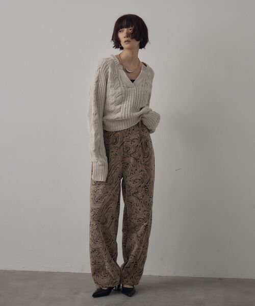 kivi(キヴィ)の「キーネックケーブルNT(ニット/セーター・レディース・ナチュラル/チャコールグレー/レッド・FREE)」の14枚目の写真