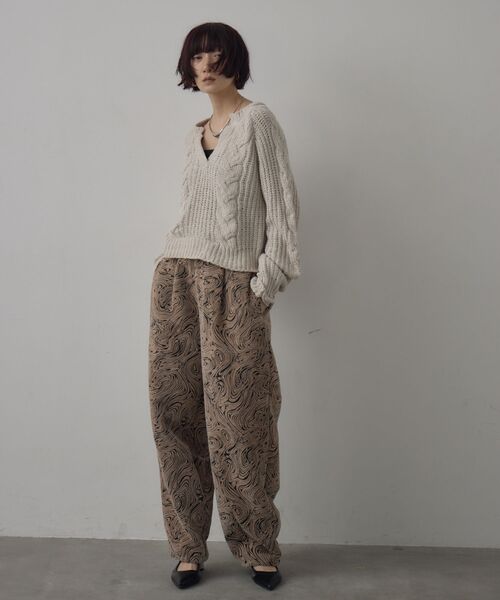 kivi(キヴィ)の「キーネックケーブルNT(ニット/セーター・レディース・ナチュラル/チャコールグレー/レッド・FREE)」の17枚目の写真