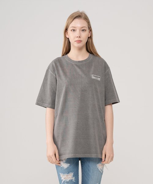 ICONOGRAPHY（アイコノグラフィー）の「PIGMENT LABEL TAGLINE DGR（Tシャツ/カットソー・レディース・グレー・MEDIUM/LARGE）」の4枚目の写真