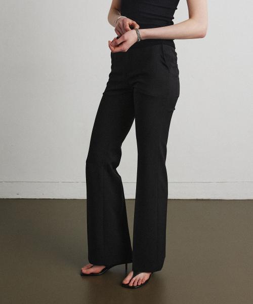 AHRE(アフレ)の「ESSENTIAL BOOTCUT SLACKS_BLACK(スラックス・レディース・その他・MEDIUM/LARGE/SMALL)」の3枚目の写真