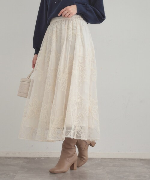 couture brooch（クチュールブローチ）の「【ハレの日・通勤】ラメ刺繍ブークレチュールスカート（スカート・レディース・ベージュ系その他2/ブラック系3/アイボリー系3・36/42/40/38）」の3枚目の写真