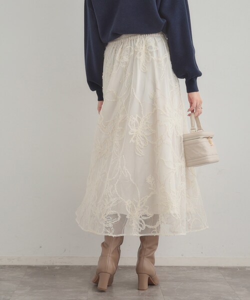couture brooch（クチュールブローチ）の「【ハレの日・通勤】ラメ刺繍ブークレチュールスカート（スカート・レディース・ベージュ系その他2/ブラック系3/アイボリー系3・36/42/40/38）」の14枚目の写真