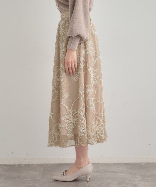 couture brooch（クチュールブローチ）の「【ハレの日・通勤】ラメ刺繍ブークレチュールスカート（スカート・レディース・ベージュ系その他2/ブラック系3/アイボリー系3・36/42/40/38）」の8枚目の写真
