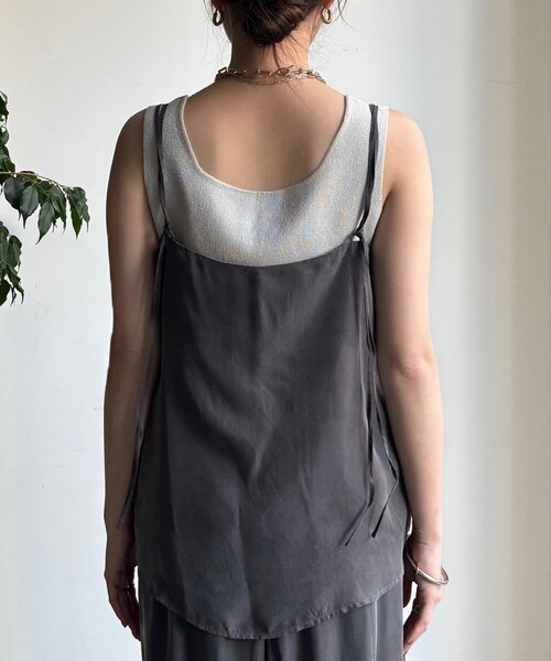 DouDou(ドゥドゥ)の「【セットアップ対応】キュプラレーヨンキャミ(シャツ/ブラウス・レディース・ベージュ/チャコールグレー・FREE)」の13枚目の写真