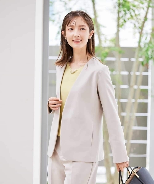 a.v.v（アーヴェヴェ）の「【洗える/ストレッチ/セットアップ対応】ダブルクロスVネックノーカラージャケット（ノーカラージャケット・レディース・ネイビー/グレー系その他/ブラック・36/34/40/38/42）」の3枚目の写真