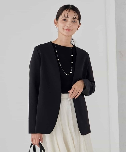 a.v.v（アーヴェヴェ）の「【洗える/ストレッチ/セットアップ対応】ダブルクロスVネックノーカラージャケット（ノーカラージャケット・レディース・ネイビー/グレー系その他/ブラック・36/34/40/38/42）」の2枚目の写真