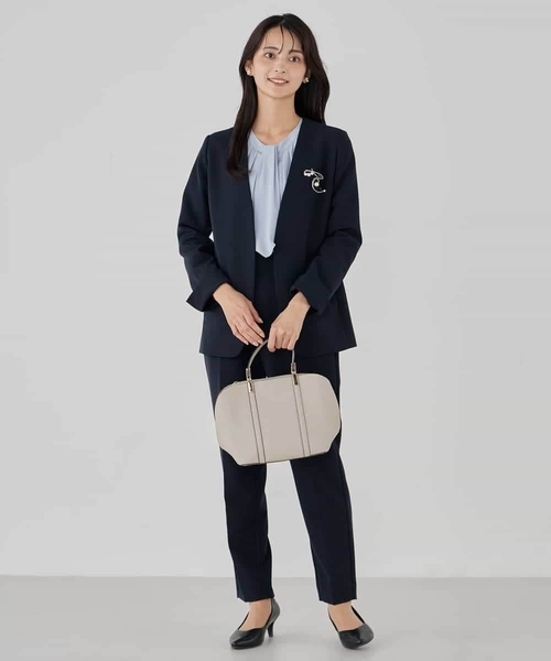 a.v.v（アーヴェヴェ）の「【洗える/ストレッチ/セットアップ対応】ダブルクロスVネックノーカラージャケット（ノーカラージャケット・レディース・ネイビー/グレー系その他/ブラック・36/34/40/38/42）」の4枚目の写真