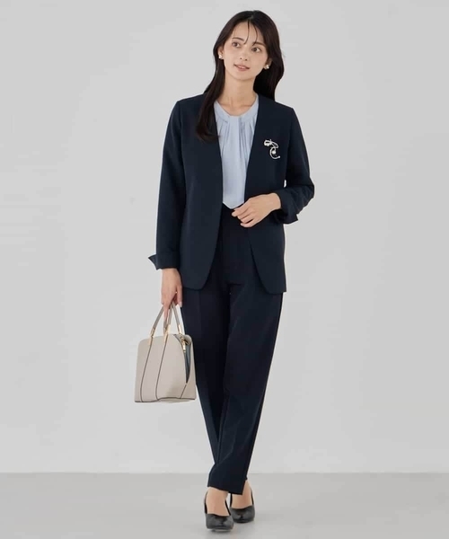 a.v.v（アーヴェヴェ）の「【洗える/ストレッチ/セットアップ対応】ダブルクロスVネックノーカラージャケット（ノーカラージャケット・レディース・ネイビー/グレー系その他/ブラック・36/34/40/38/42）」の5枚目の写真