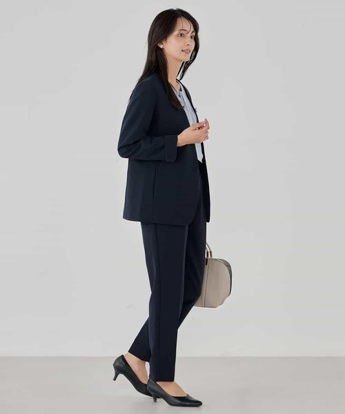 a.v.v（アーヴェヴェ）の「【洗える/ストレッチ/セットアップ対応】ダブルクロスVネックノーカラージャケット（ノーカラージャケット・レディース・ネイビー/グレー系その他/ブラック・36/34/40/38/42）」の7枚目の写真