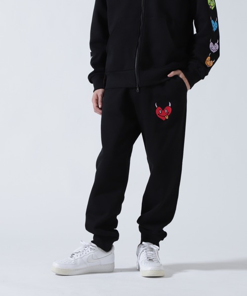 maxsix(マックスシックス)の「maxsix(マックスシックス)ONI HEART SWEAT PANTS(スウェットパンツ・メンズ・ブラック/グレー・3/2/1/4)」の1枚目の写真