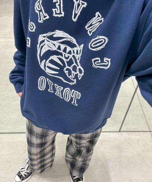 CONVERSE TOKYO(コンバーストウキョウ)の「TIGER LOGO SWEAT(スウェット・レディース・ブルー/ブラック/ホワイト・SMALL/MEDIUM)」の4枚目の写真