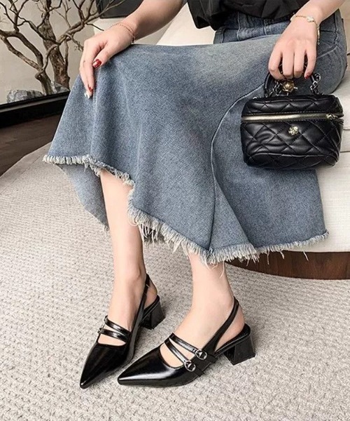 Teem Store(チームストア)の「ダブルベルトミュールパンプスポインテッドトゥ(パンプス・レディース・ホワイト/ブラック・M/L)」の4枚目の写真