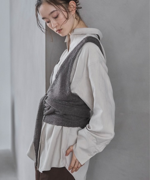 feepur（フェピュール）の「【ハンドウォッシャブル】カシュクールニットビスチェ（その他トップス・レディース・グレー/ブラック・MEDIUM）」の11枚目の写真