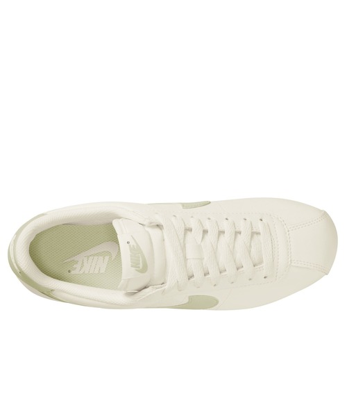 NIKE(ナイキ)の「NIKE W CORTEZ DN1791-117(スニーカー・レディース・オフホワイト・24.5cm/23.5cm/24cm/23cm/25cm)」の3枚目の写真