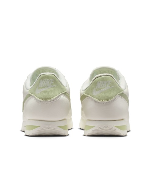 NIKE(ナイキ)の「NIKE W CORTEZ DN1791-117(スニーカー・レディース・オフホワイト・24.5cm/23.5cm/24cm/23cm/25cm)」の5枚目の写真