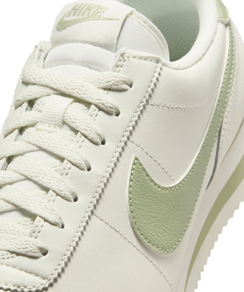 NIKE(ナイキ)の「NIKE W CORTEZ DN1791-117(スニーカー・レディース・オフホワイト・24.5cm/23.5cm/24cm/23cm/25cm)」の8枚目の写真