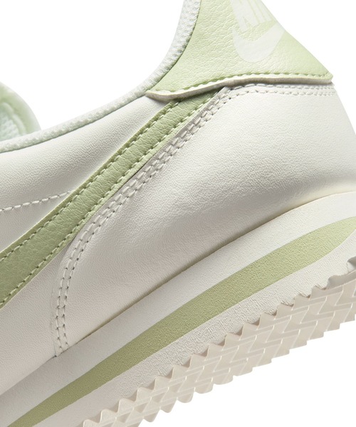 NIKE(ナイキ)の「NIKE W CORTEZ DN1791-117(スニーカー・レディース・オフホワイト・24.5cm/23.5cm/24cm/23cm/25cm)」の9枚目の写真