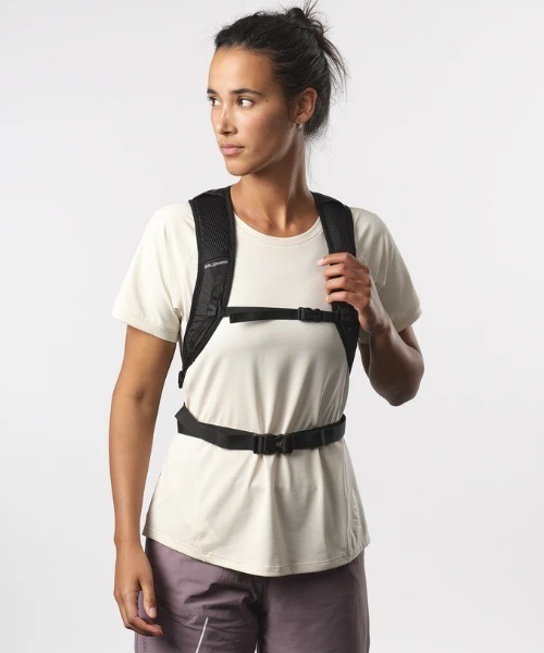 SALOMON（サロモン）の「【SALOMON】TRAILBLAZER 10／サロモン トレイルブレイザー10L バックパック（バックパック/リュック・メンズ・ブラック/ライトグレー/ブラウン・FREE）」の8枚目の写真