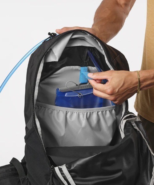 SALOMON（サロモン）の「【SALOMON】TRAILBLAZER 10／サロモン トレイルブレイザー10L バックパック（バックパック/リュック・メンズ・ブラック/ライトグレー/ブラウン・FREE）」の12枚目の写真