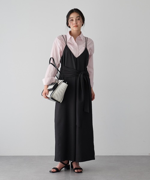 YECCA VECCA（イェッカヴェッカ）の「マルチwayキャミオールインワン（サロペット/オーバーオール・レディース・ブラック/グレイッシュベージュ・FREE）」の2枚目の写真