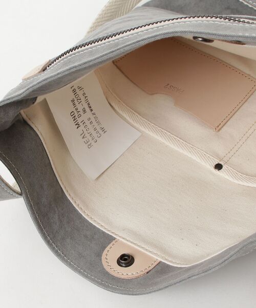 PR01.(ピーアールワン)の「REAL MIND カーボン 炭染め帆布 薄マチショルダーバッグ(ショルダーバッグ・レディース・霜降りグレー・FREE)」の3枚目の写真