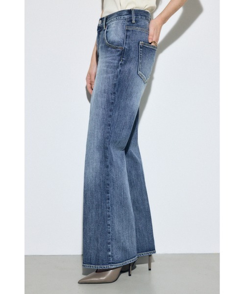 AZUL by moussy(アズールバイマウジー)の「【サイズ,身長別画像あり】AZUL DENIM センタープレスフレアデニム ロング丈(デニムパンツ・レディース・ブルー/ワンウォッシュ・24inch/25inch/27inch/26inch)」の4枚目の写真