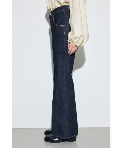 AZUL by moussy(アズールバイマウジー)の「【サイズ,身長別画像あり】AZUL DENIM センタープレスフレアデニム ロング丈(デニムパンツ・レディース・ブルー/ワンウォッシュ・24inch/25inch/27inch/26inch)」の15枚目の写真