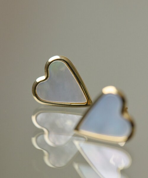 ear PAPILLONNER（イアパピヨネ）の「《金属アレルギー対応/ステンレス》フラットカラーハートピアス（ピアス（両耳用）・レディース・ブラック/ホワイト/グリーン・FREE）」の5枚目の写真