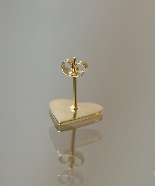 ear PAPILLONNER（イアパピヨネ）の「《金属アレルギー対応/ステンレス》フラットカラーハートピアス（ピアス（両耳用）・レディース・ブラック/ホワイト/グリーン・FREE）」の6枚目の写真